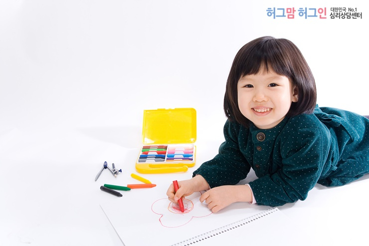 미술하는아이 이미지