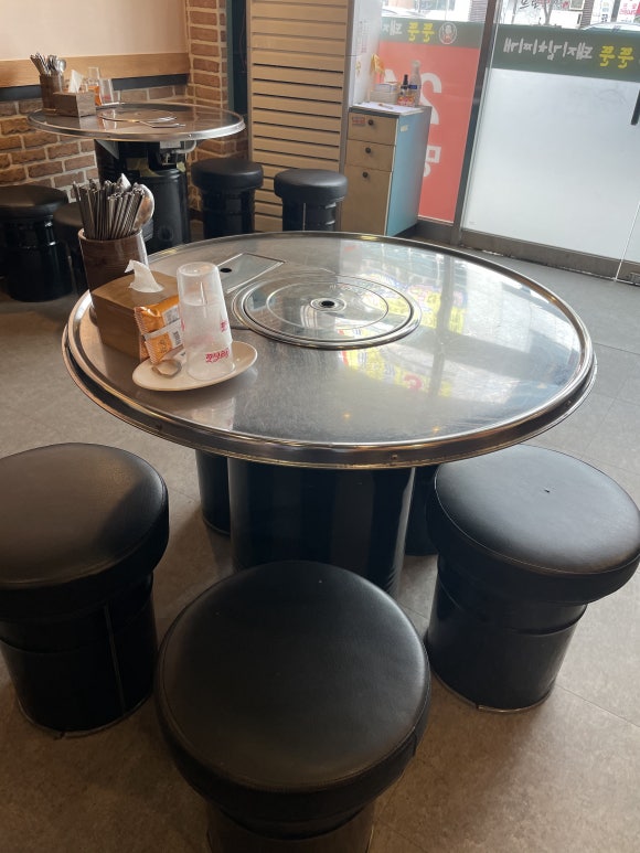 뚠뚠돼지김치찌개 이미지