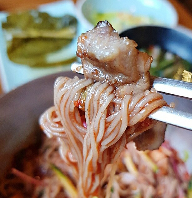 육쌈냉면 이미지