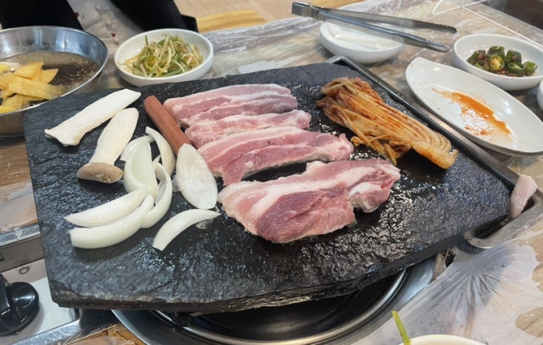 뚱이네돌구이 이미지