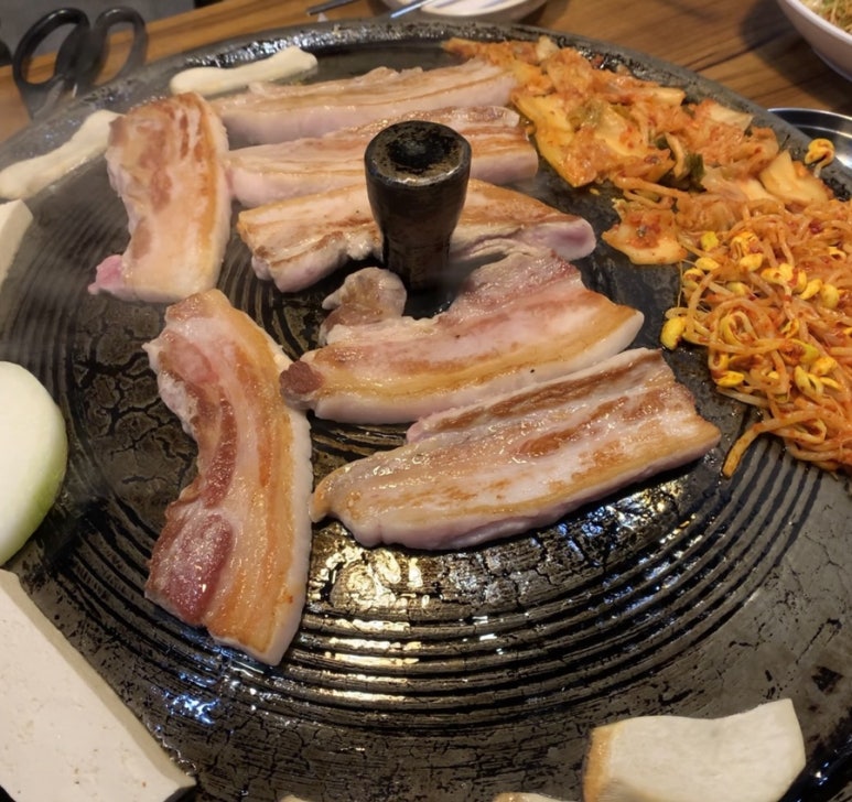 산들마당솥뚜껑삼겹살 이미지
