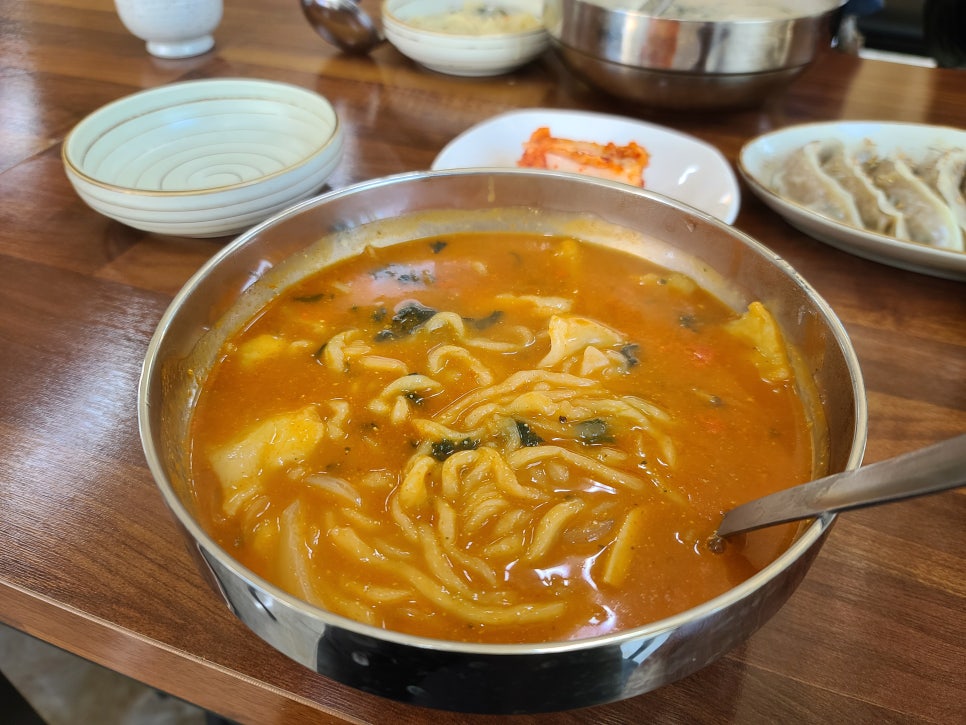 매콤이순진이손수제비 이미지