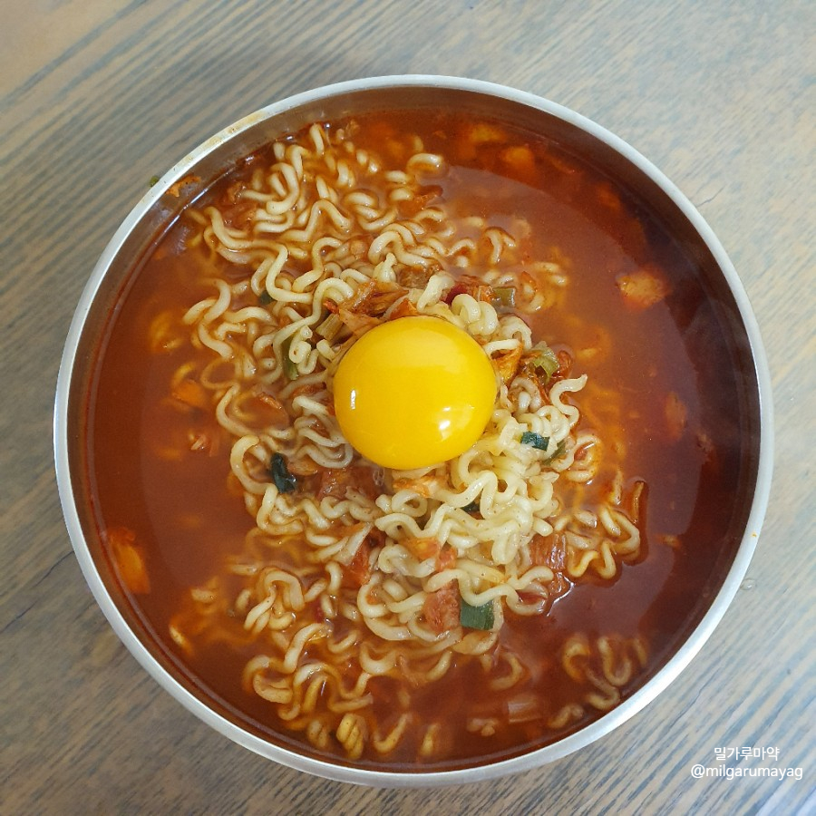 틈새라면 이미지