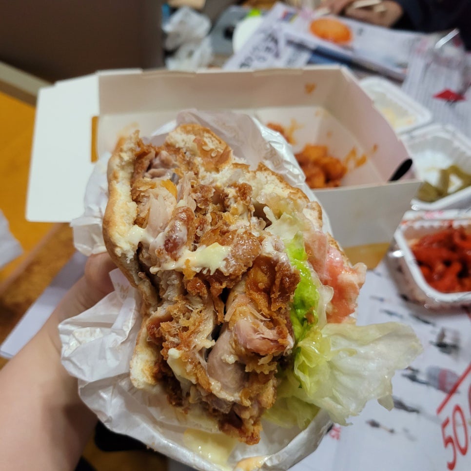 맘스터치독산지식산업 이미지