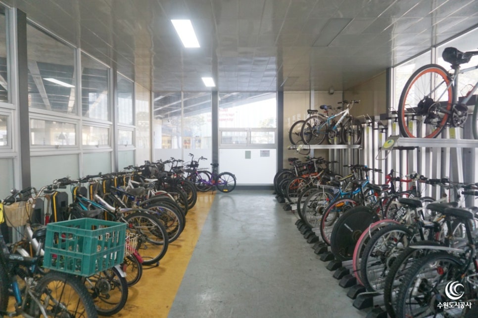 수원 실내 체육관 근처 자전거 주차장