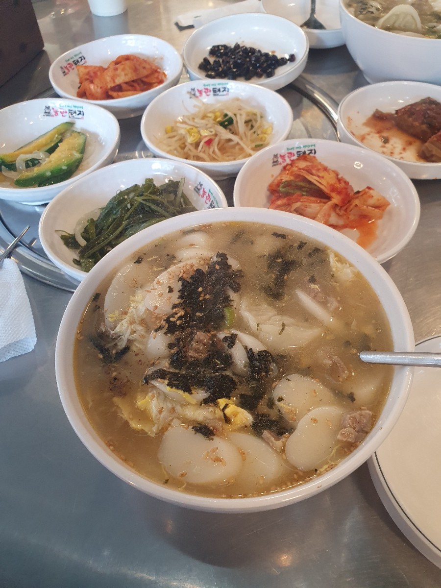 놀란돼지 이미지