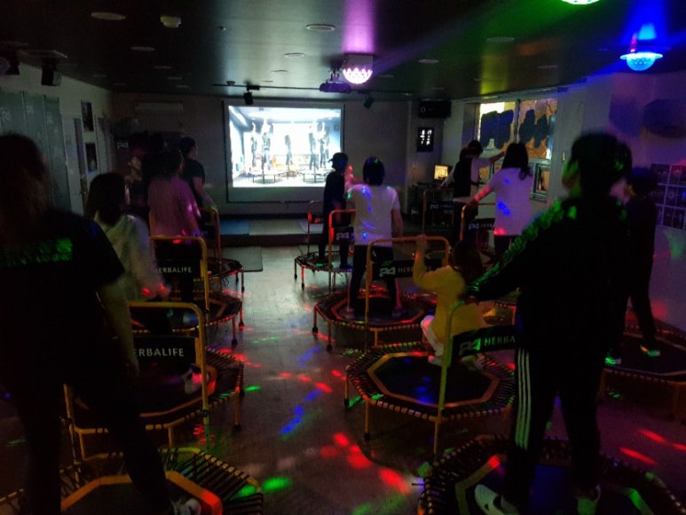 뻔뻔한운동점핑 이미지