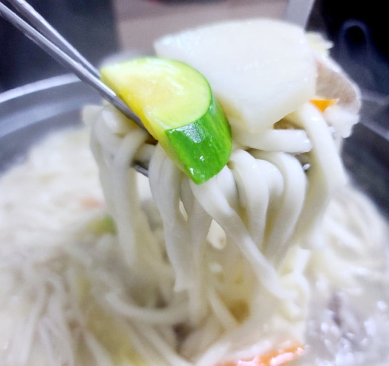 돌다리보쌈칼국수 이미지