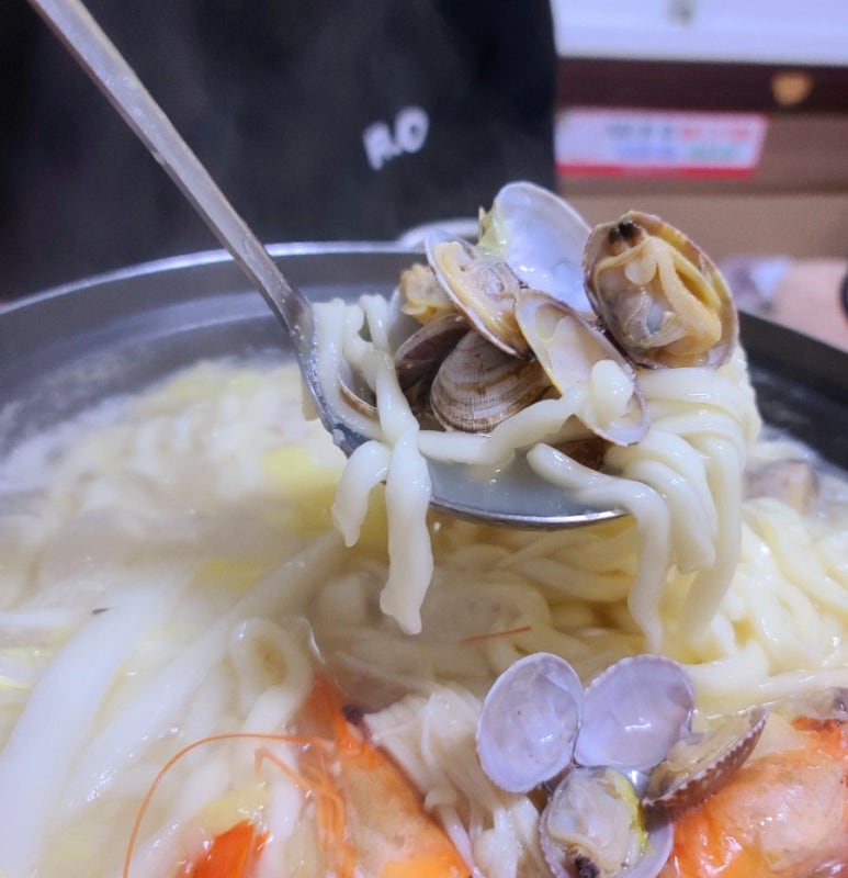 돌다리보쌈칼국수 이미지
