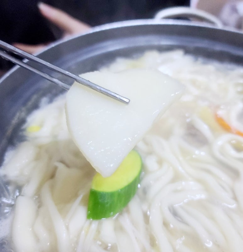 돌다리보쌈칼국수 이미지
