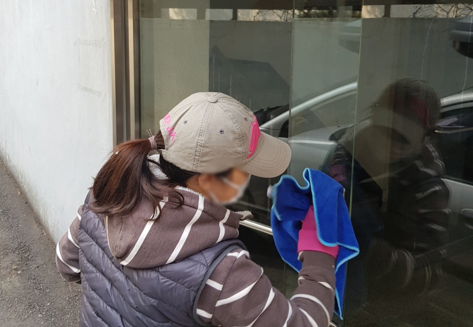 청소하는호랑이 이미지