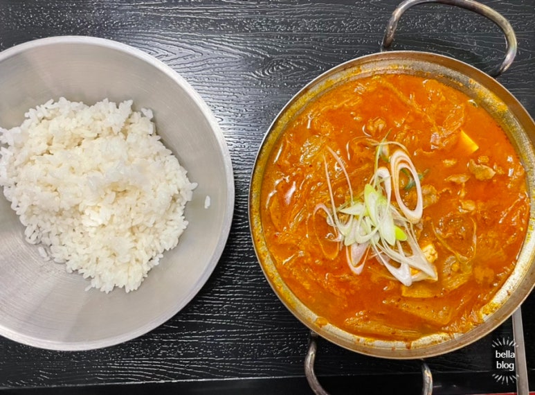 빡스김치찌개 이미지