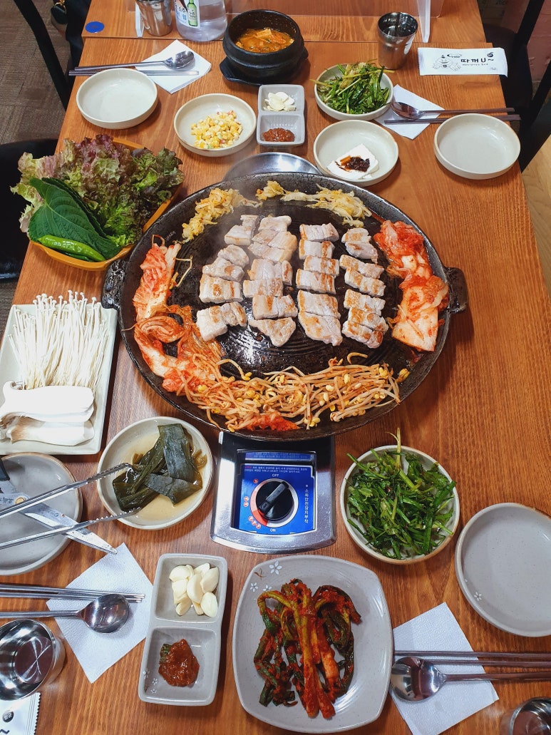 다와솥뚜껑삼겹살 이미지