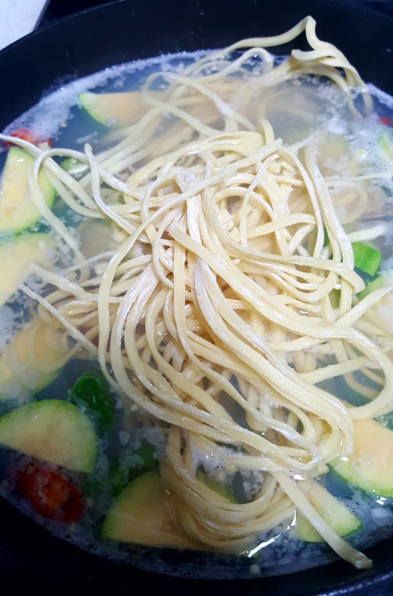 타래바지락칼국수 이미지
