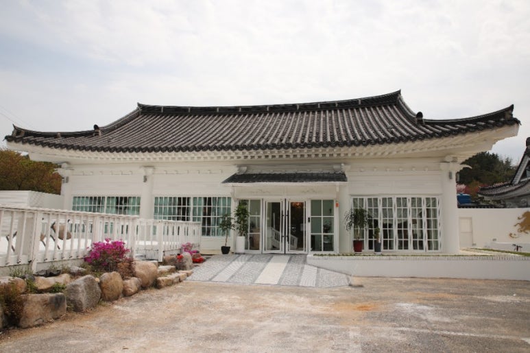 뜨라네 이미지
