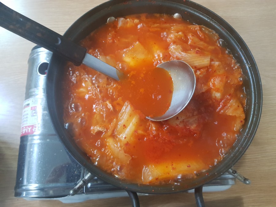 엄마네생고기김치찌개 이미지