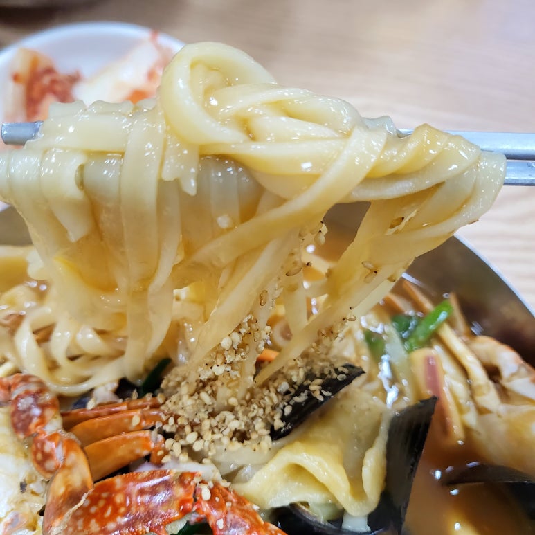 얼큰이칼국수 이미지