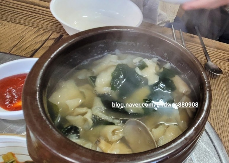 항아리삼색수제비 이미지