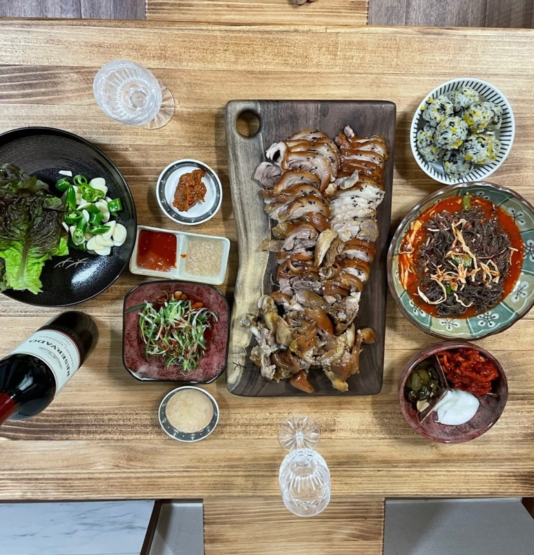 안젤라테이블 이미지
