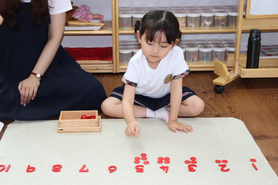 몬테소리유치원 이미지