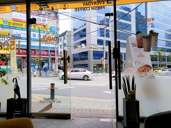 컴포즈커피 성남수진역점 이미지