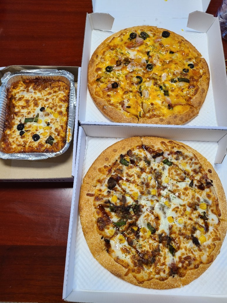 빨간토마토피자 이미지
