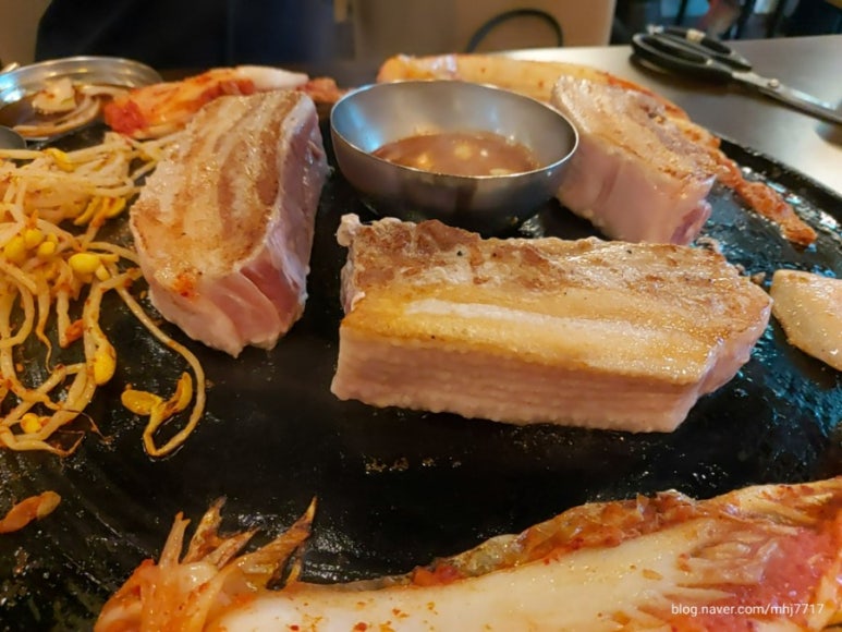 동두천솥뚜껑삼겹살 이미지