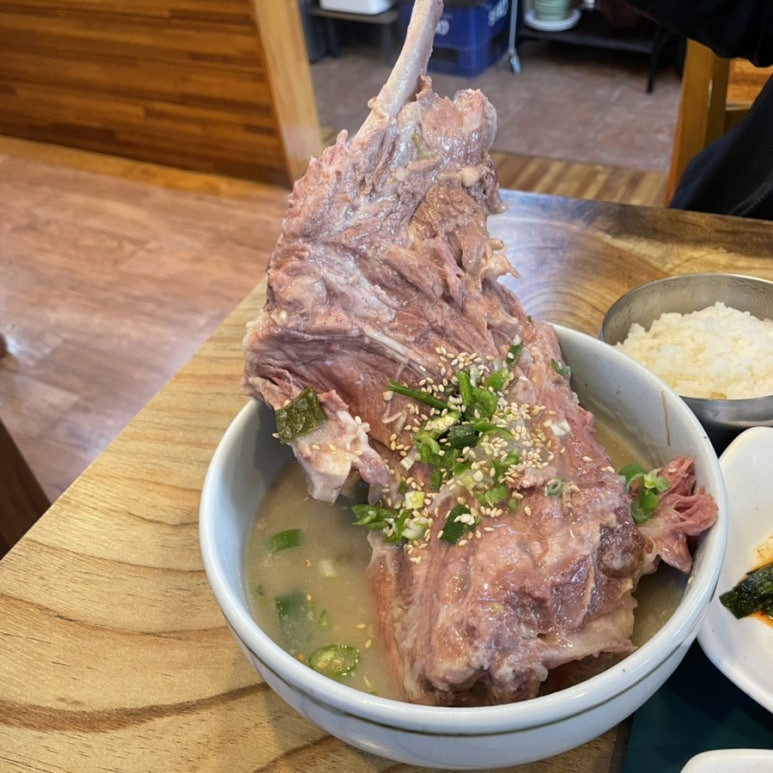 제주접작뼈국 이미지