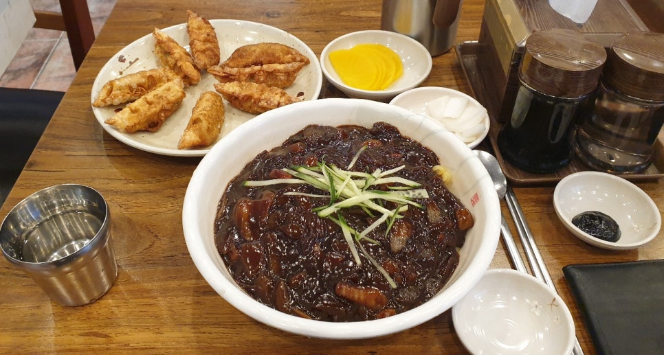 홍굴이해물짬봉 이미지