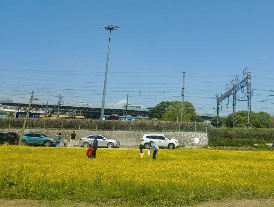 커피온더레일 이미지