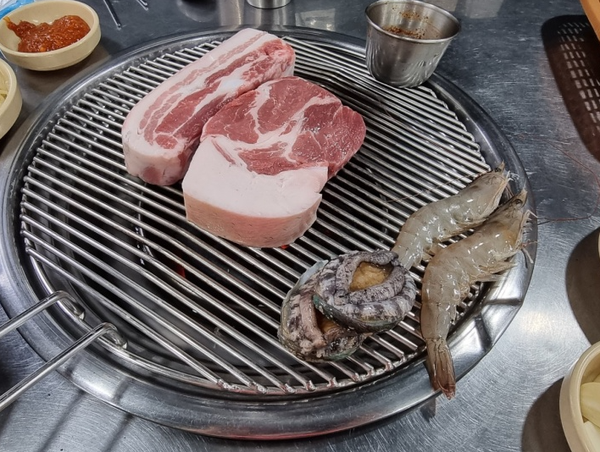 대윤흑돼지 이미지