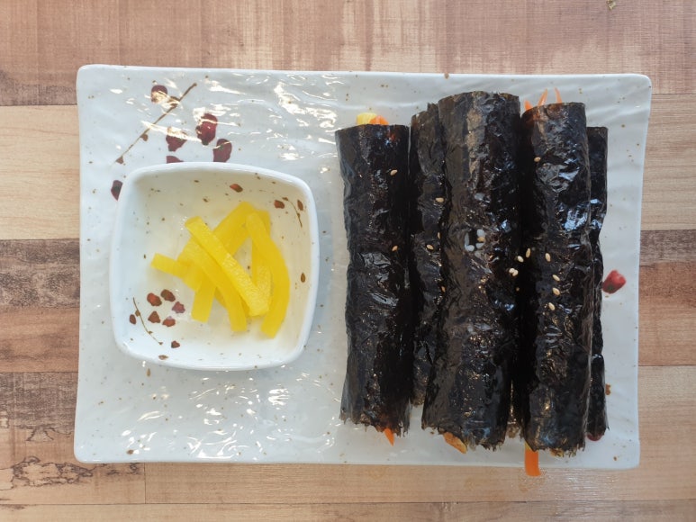 삼색꼬맹이김밥 이미지