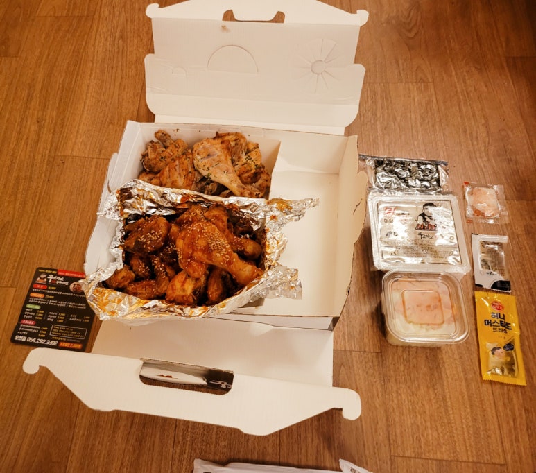 꾸브라꼬숯불두마리치킨 이미지