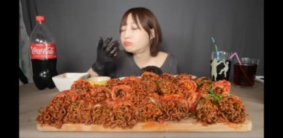 돌돌말이국수 이미지