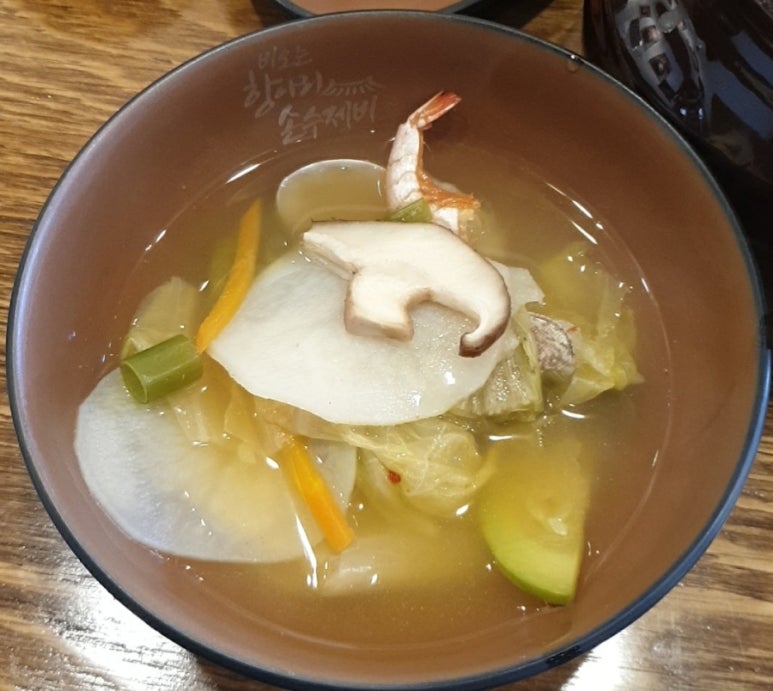비오는항아리손수제비 이미지