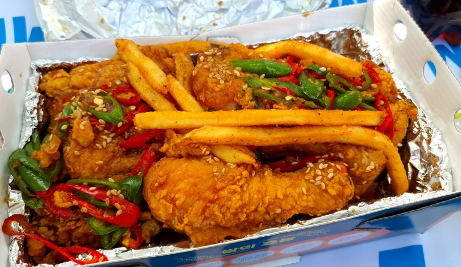 쌀쌀맞은닭 이미지