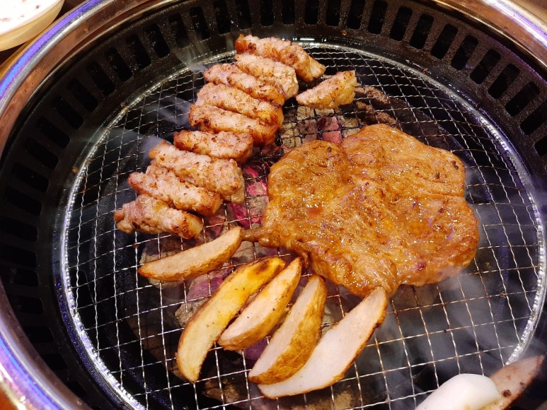 청년삼겹살 이미지