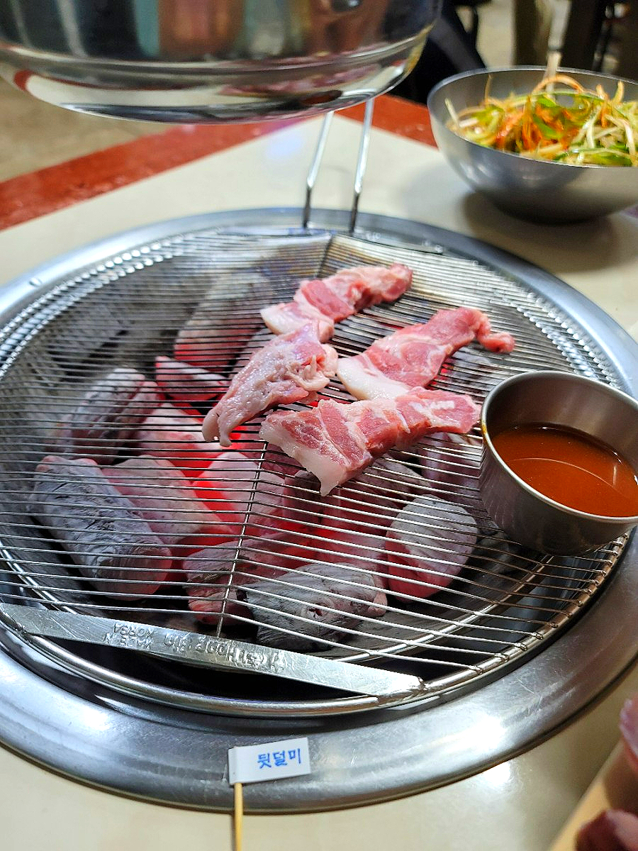 숯불흑돼지 이미지