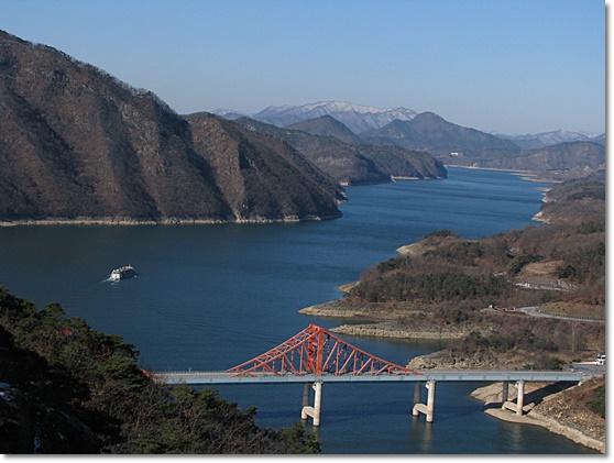 충주호관광선 이미지