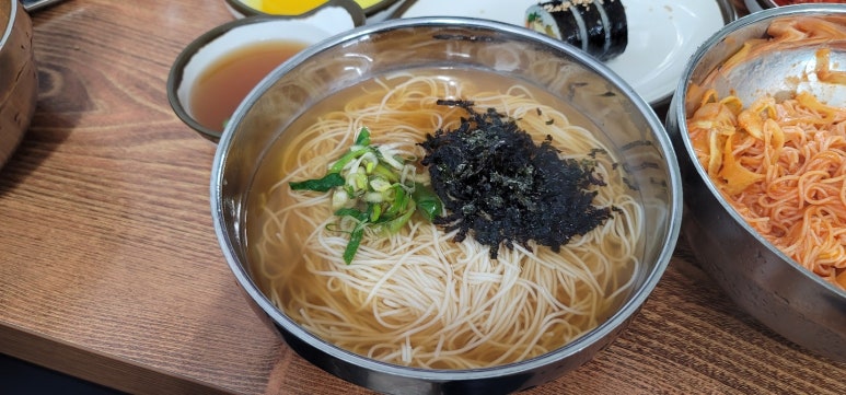 모퉁이국수 이미지