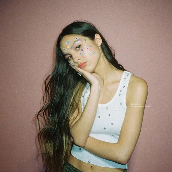 올리비아(OLIVIA) 이미지
