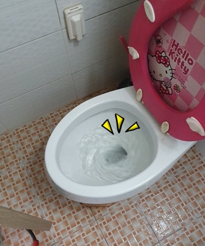 변기막힘 이미지