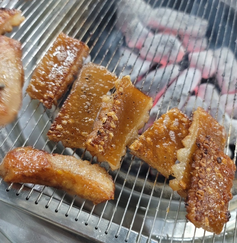 꿀먹은돼지 이미지