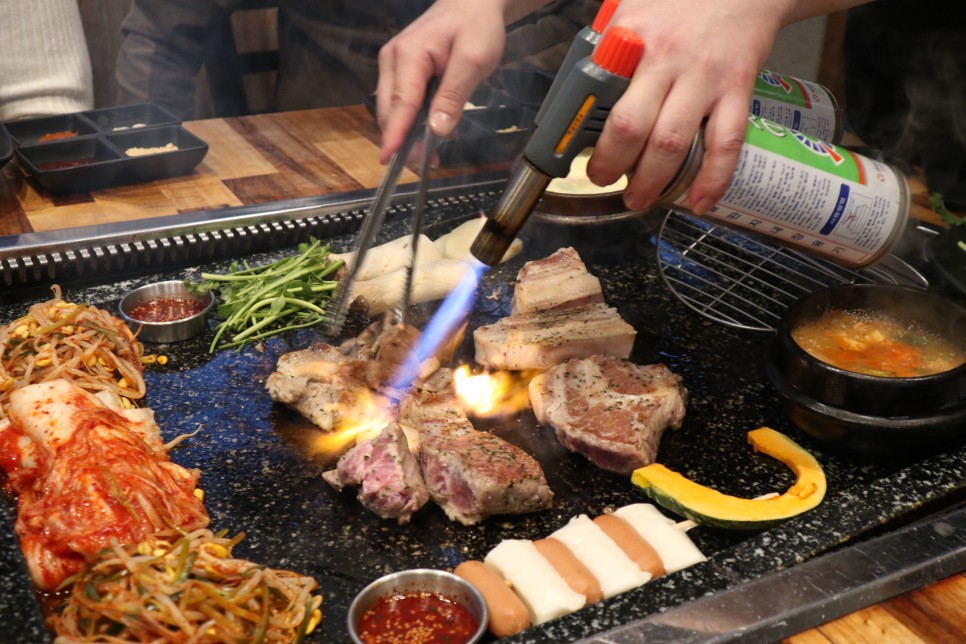 고기먹는국수 이미지