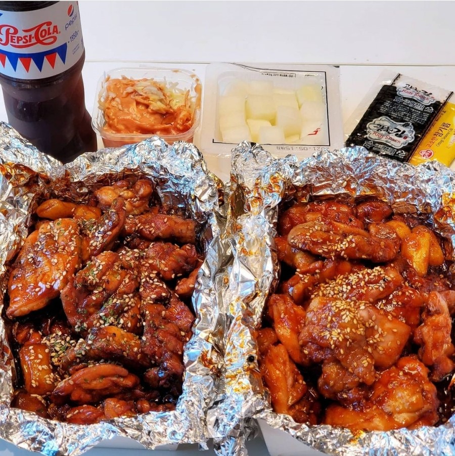 꾸브라꼬숯불두마리치킨 이미지