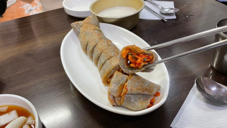 잔치집국수 이미지