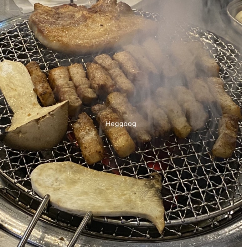 창고형 초벌 왕소금구이 이미지