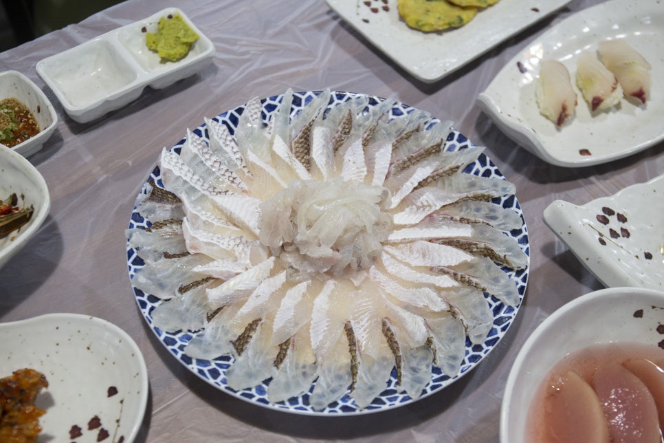 뱃고동횟집 이미지