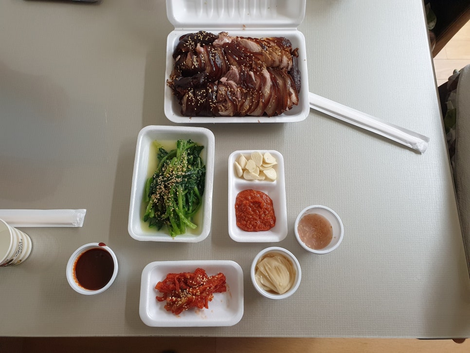 상무한방왕족발 이미지