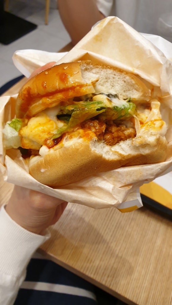 맘스터치독산지식산업 이미지